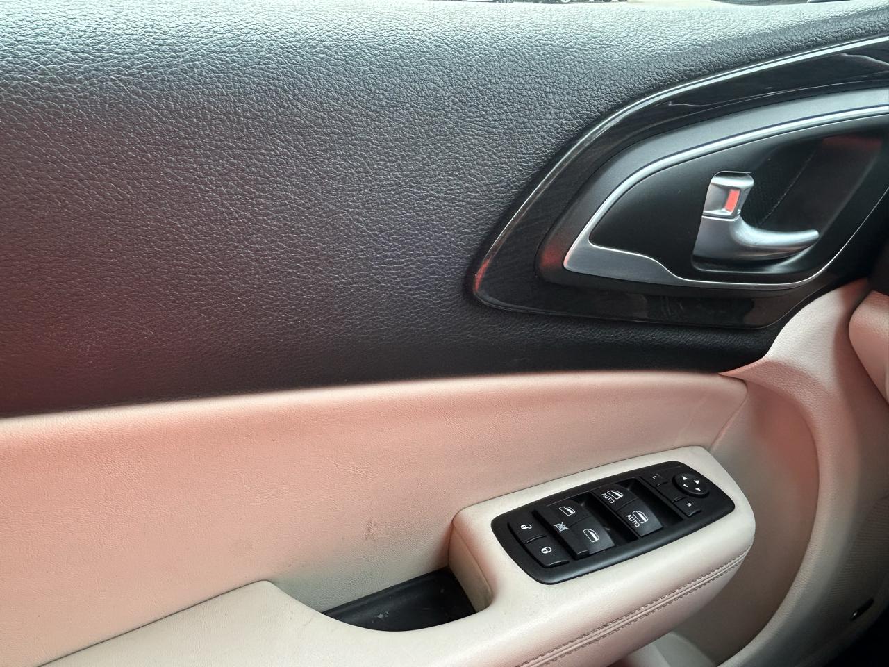 Chrysler 200 4dr Sdn C FWD 2015