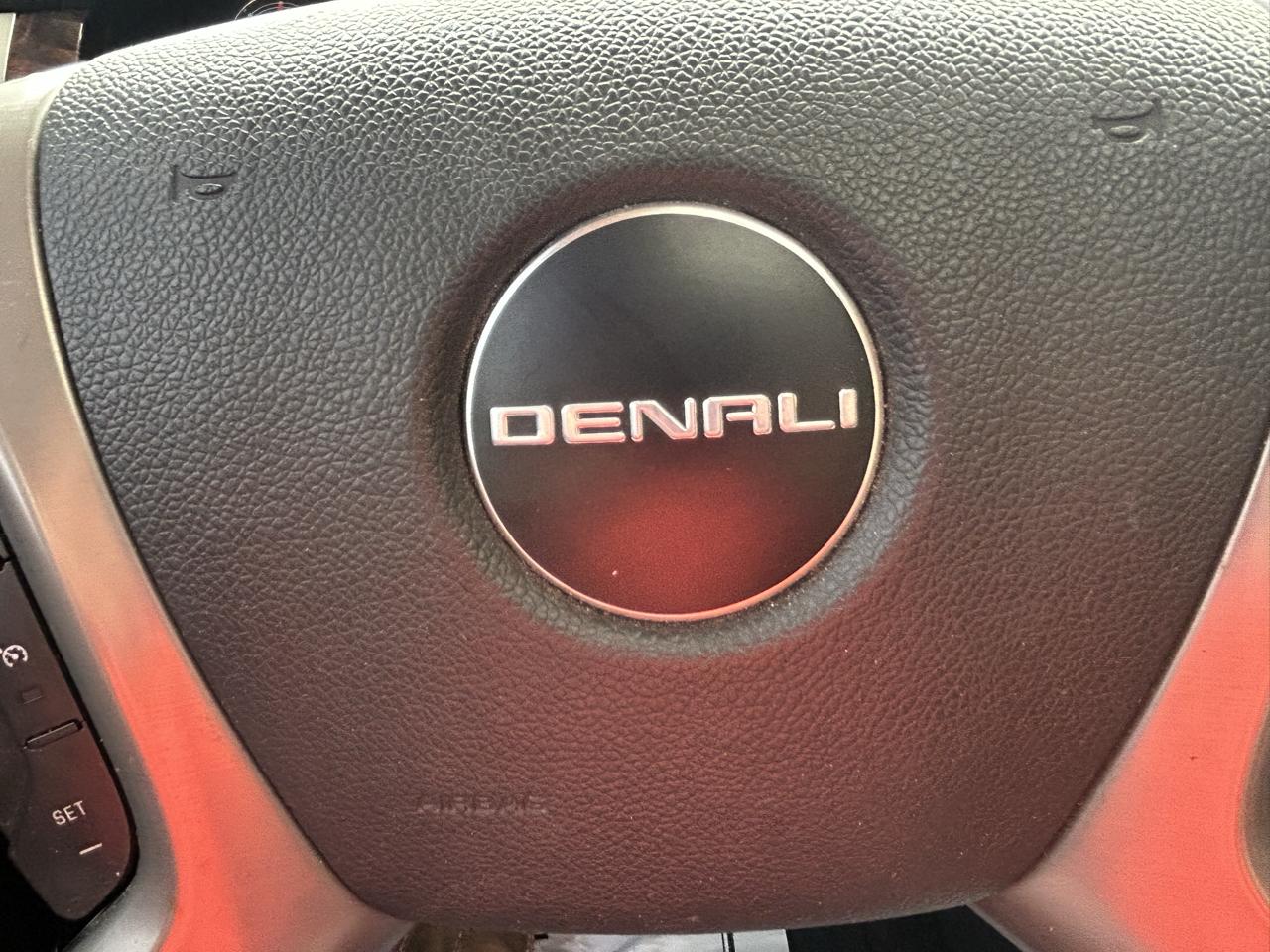 GMC Sierra 2500HD 4WD Crew Cab 153.7" Denali 2012
