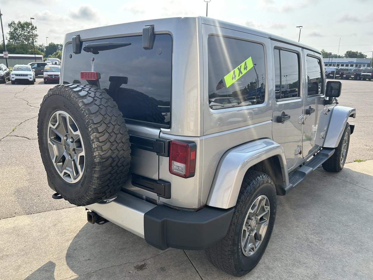 Jeep Wrangler Unlimited 4WD 4dr Sahara 2013