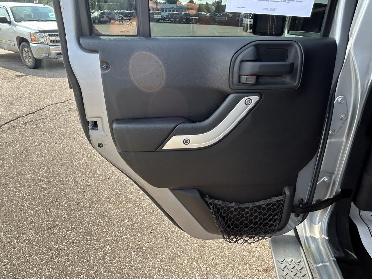Jeep Wrangler Unlimited 4WD 4dr Sahara 2013