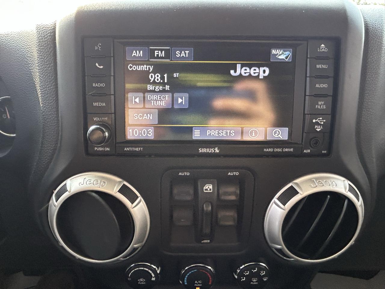 Jeep Wrangler Unlimited 4WD 4dr Sahara 2013