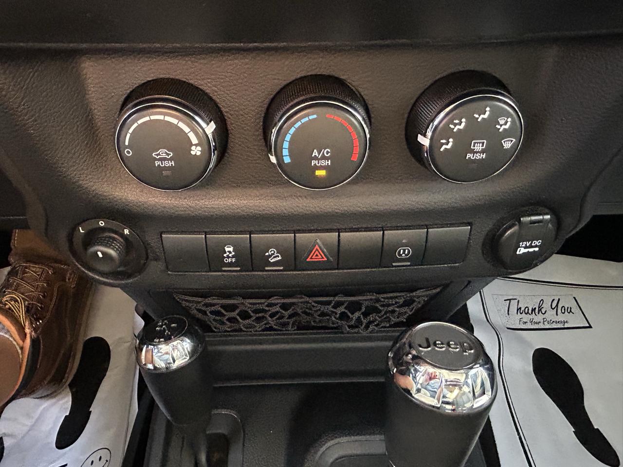 Jeep Wrangler Unlimited 4WD 4dr Sahara 2013