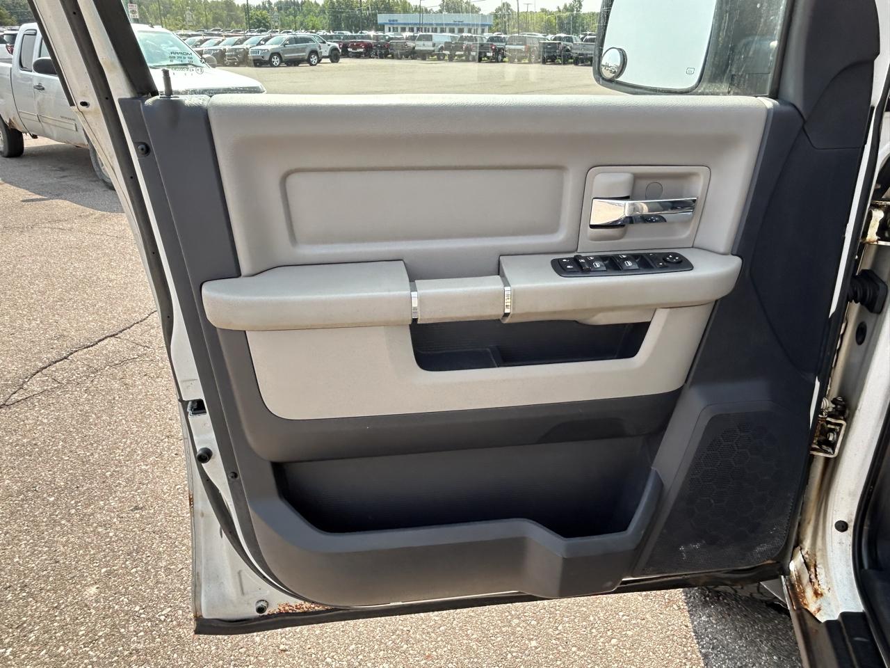 Dodge Ram 1500 4WD Quad Cab 140.5" SLT 2009