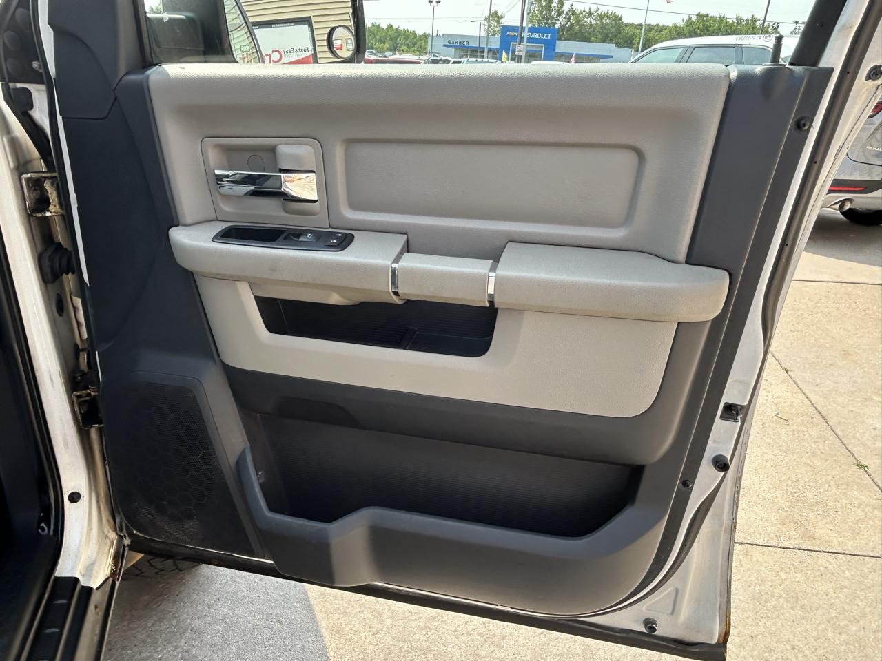 Dodge Ram 1500 4WD Quad Cab 140.5" SLT 2009