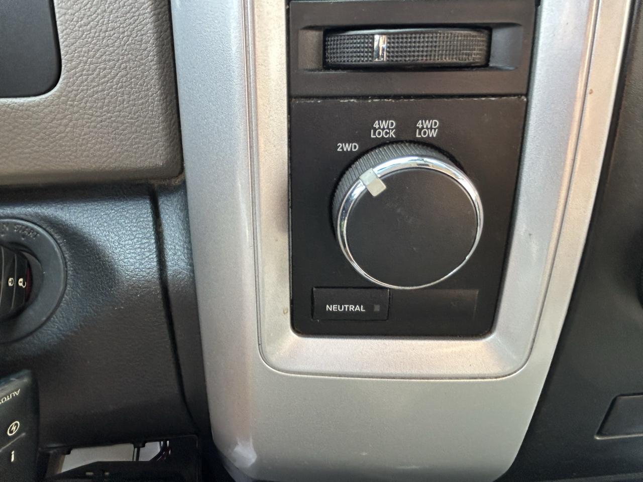 Dodge Ram 1500 4WD Quad Cab 140.5" SLT 2009