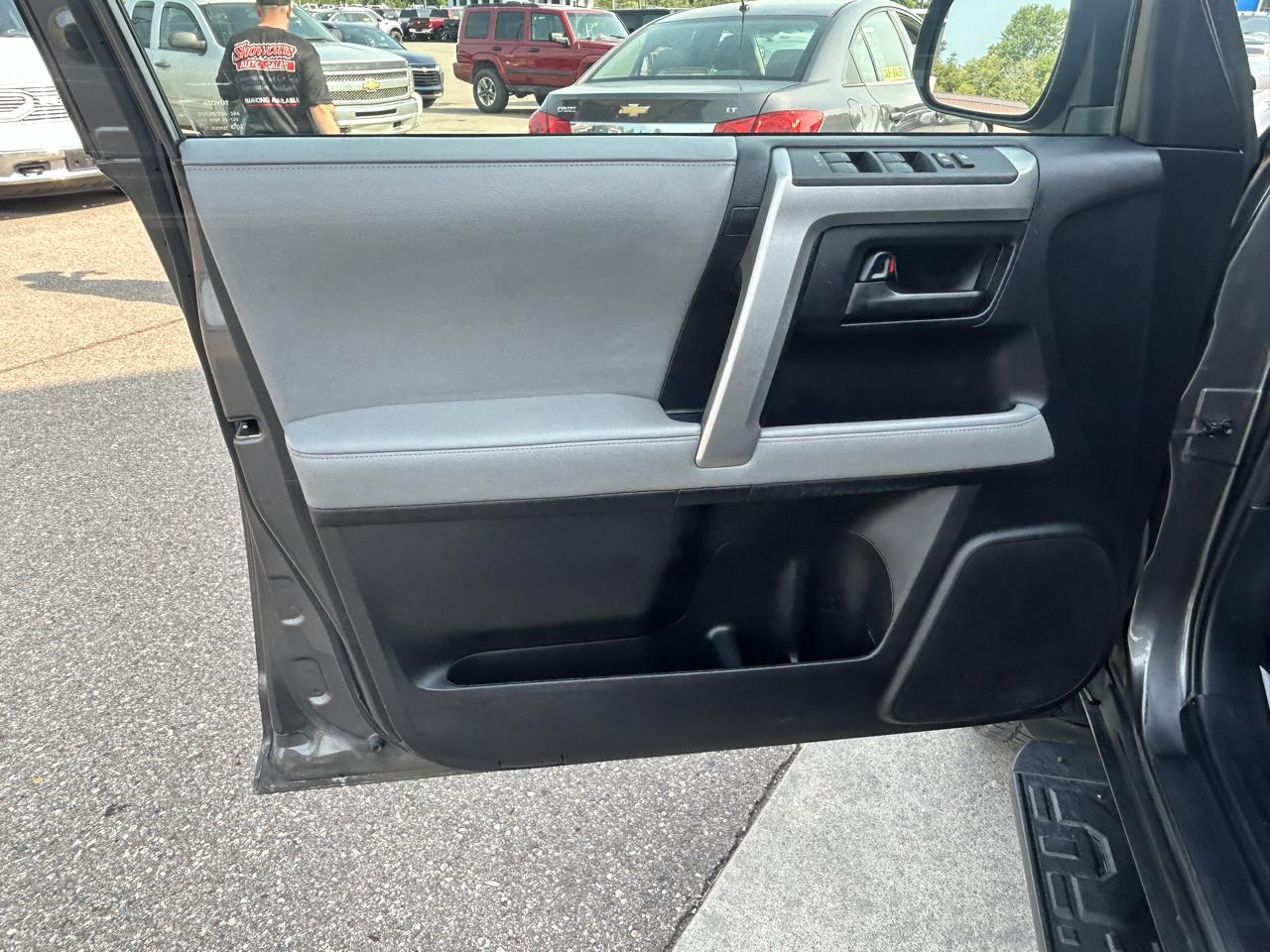Toyota 4Runner 4WD 4dr V6 Limited (Natl) 2011