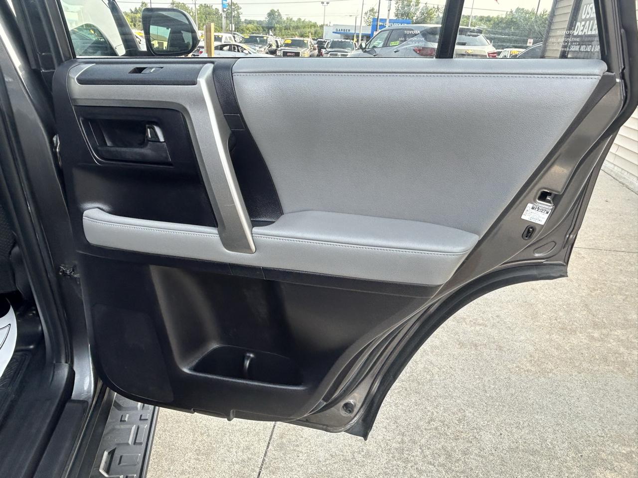 Toyota 4Runner 4WD 4dr V6 Limited (Natl) 2011