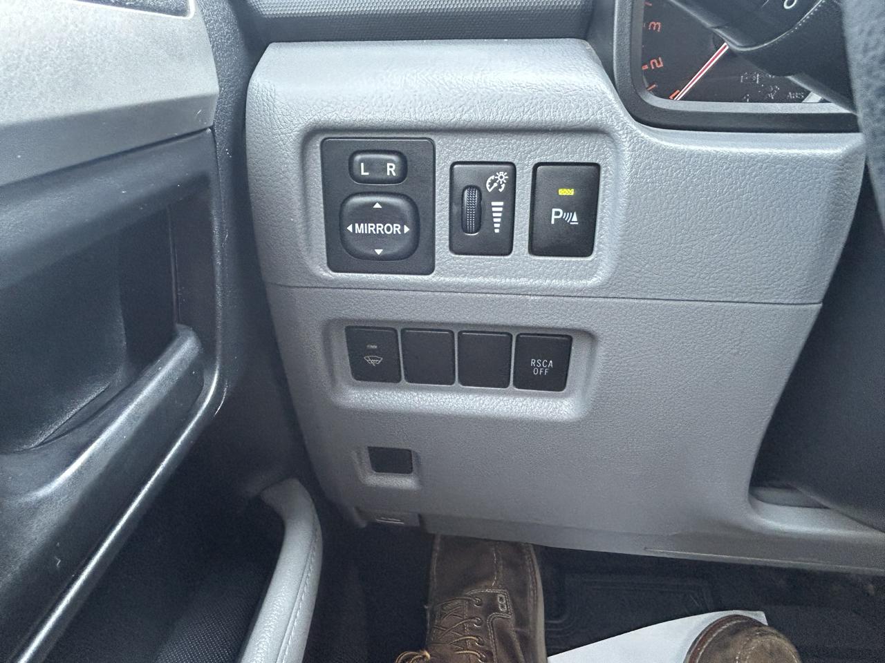 Toyota 4Runner 4WD 4dr V6 Limited (Natl) 2011