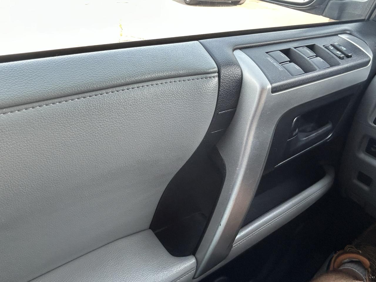 Toyota 4Runner 4WD 4dr V6 Limited (Natl) 2011