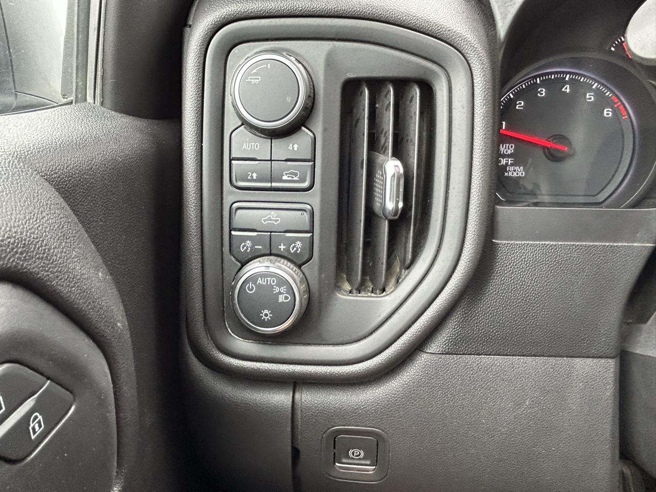 Chevrolet Silverado 1500 4WD Crew Cab 147" Custom 2021
