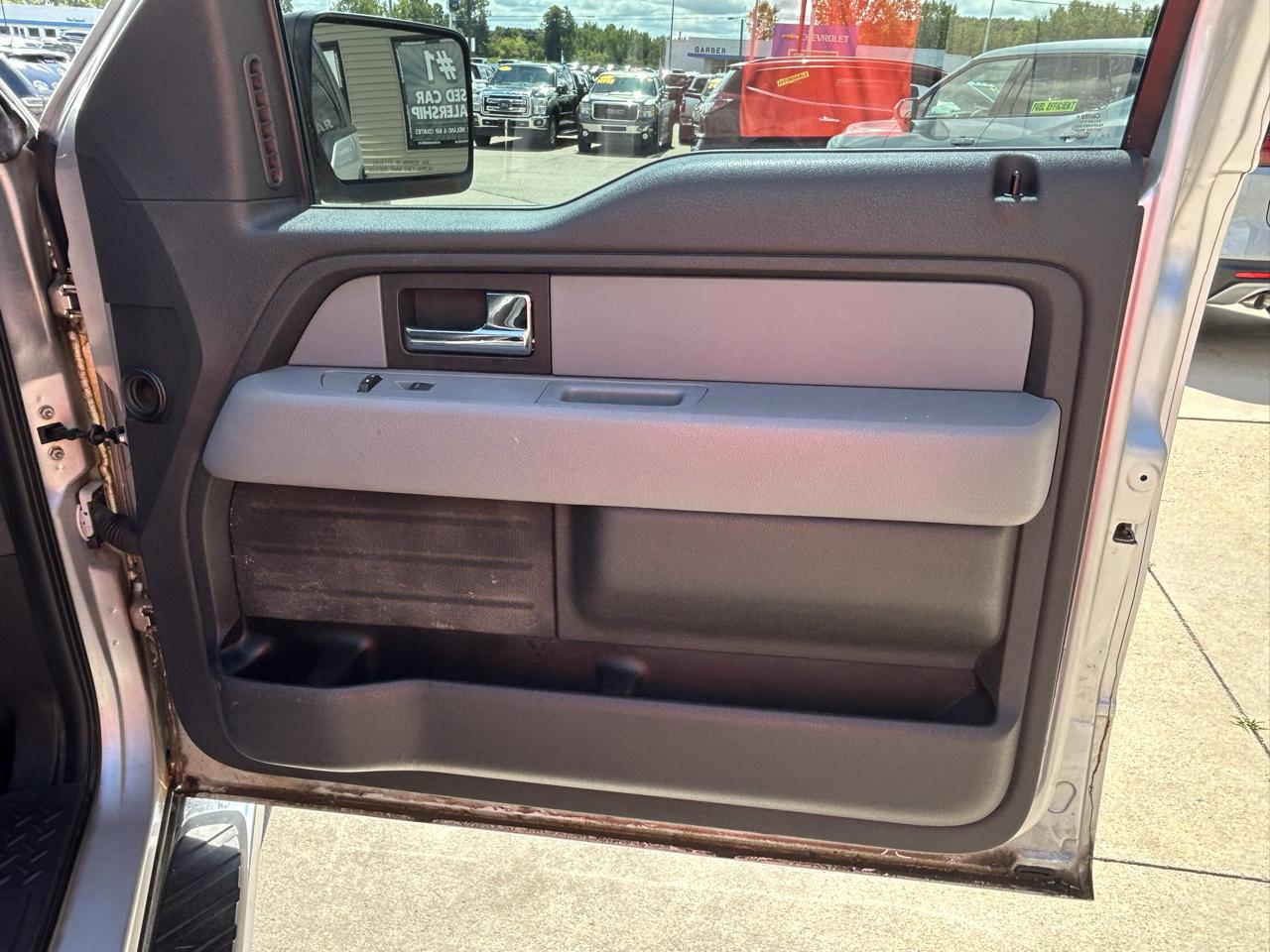 Ford F-150 4WD SuperCrew 145" Platinum 2013