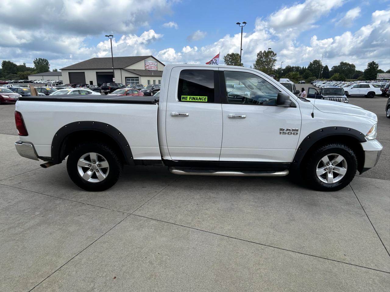 RAM 1500 4WD Quad Cab 140.5" SLT 2015
