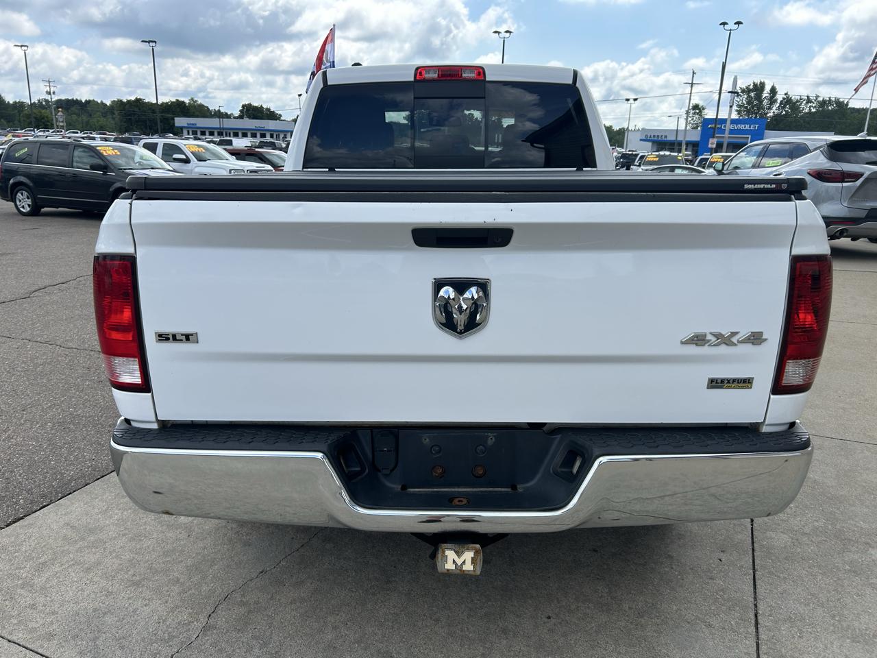 RAM 1500 4WD Quad Cab 140.5" SLT 2015