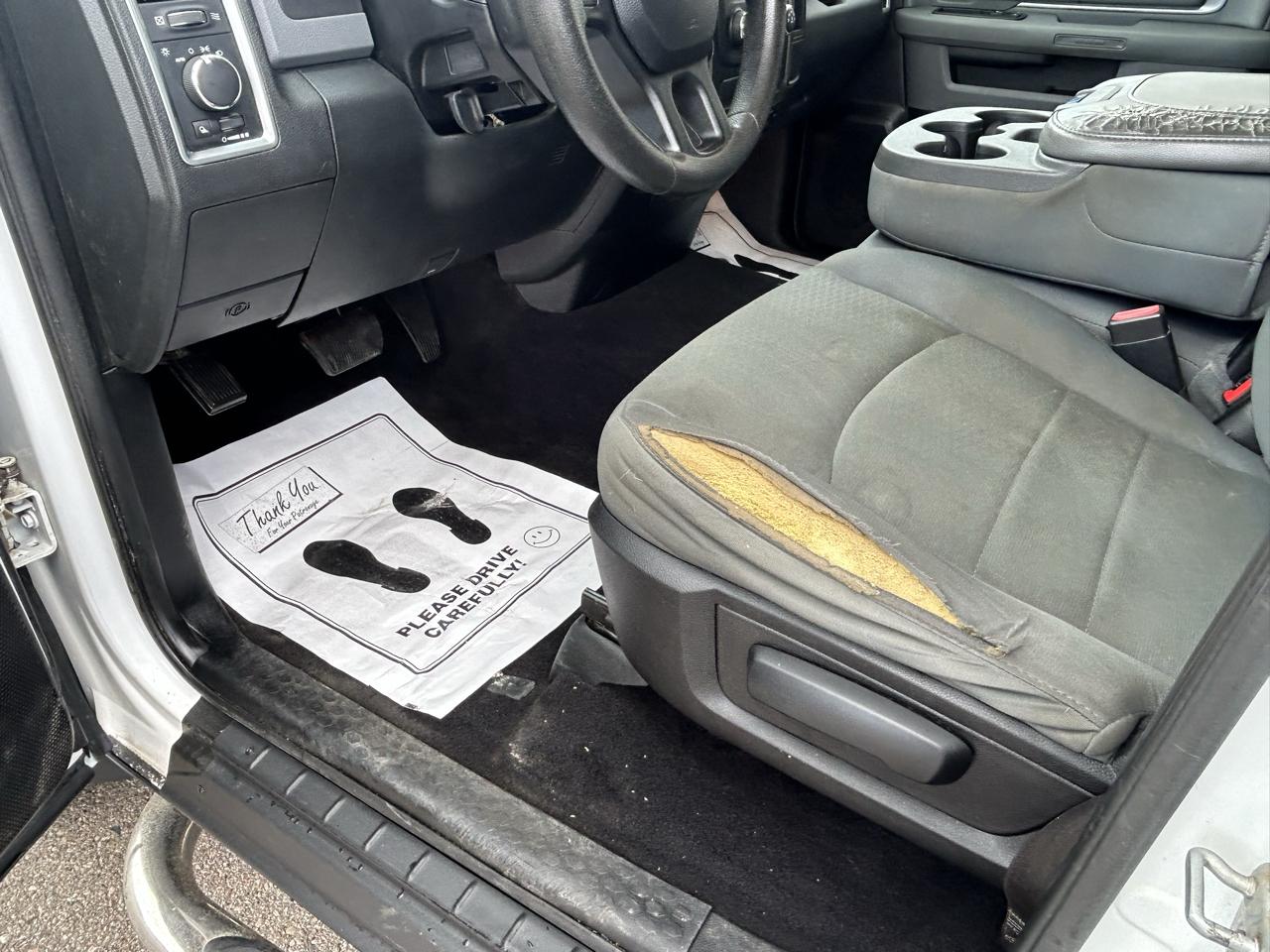 RAM 1500 4WD Quad Cab 140.5" SLT 2015