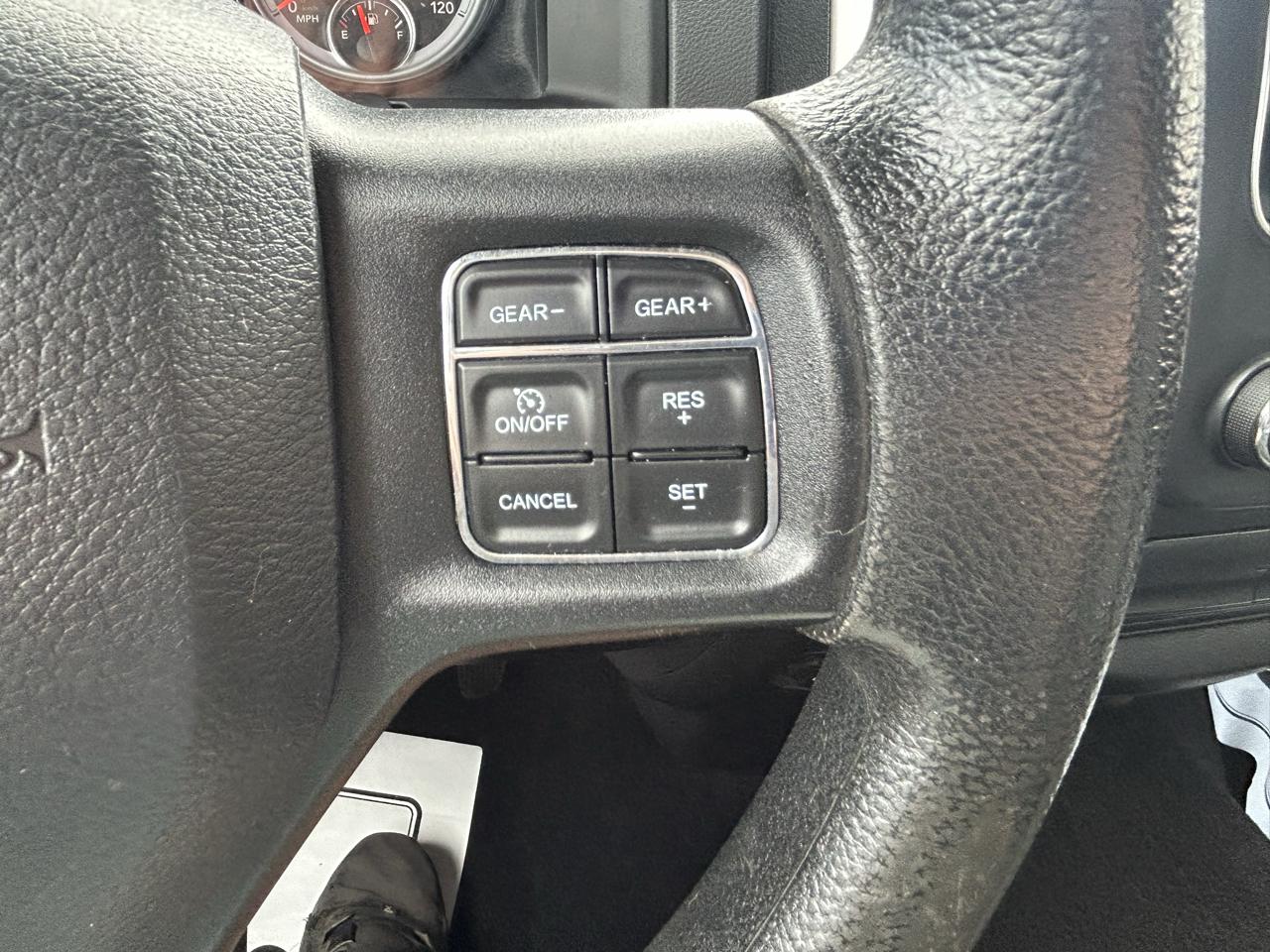 RAM 1500 4WD Quad Cab 140.5" SLT 2015
