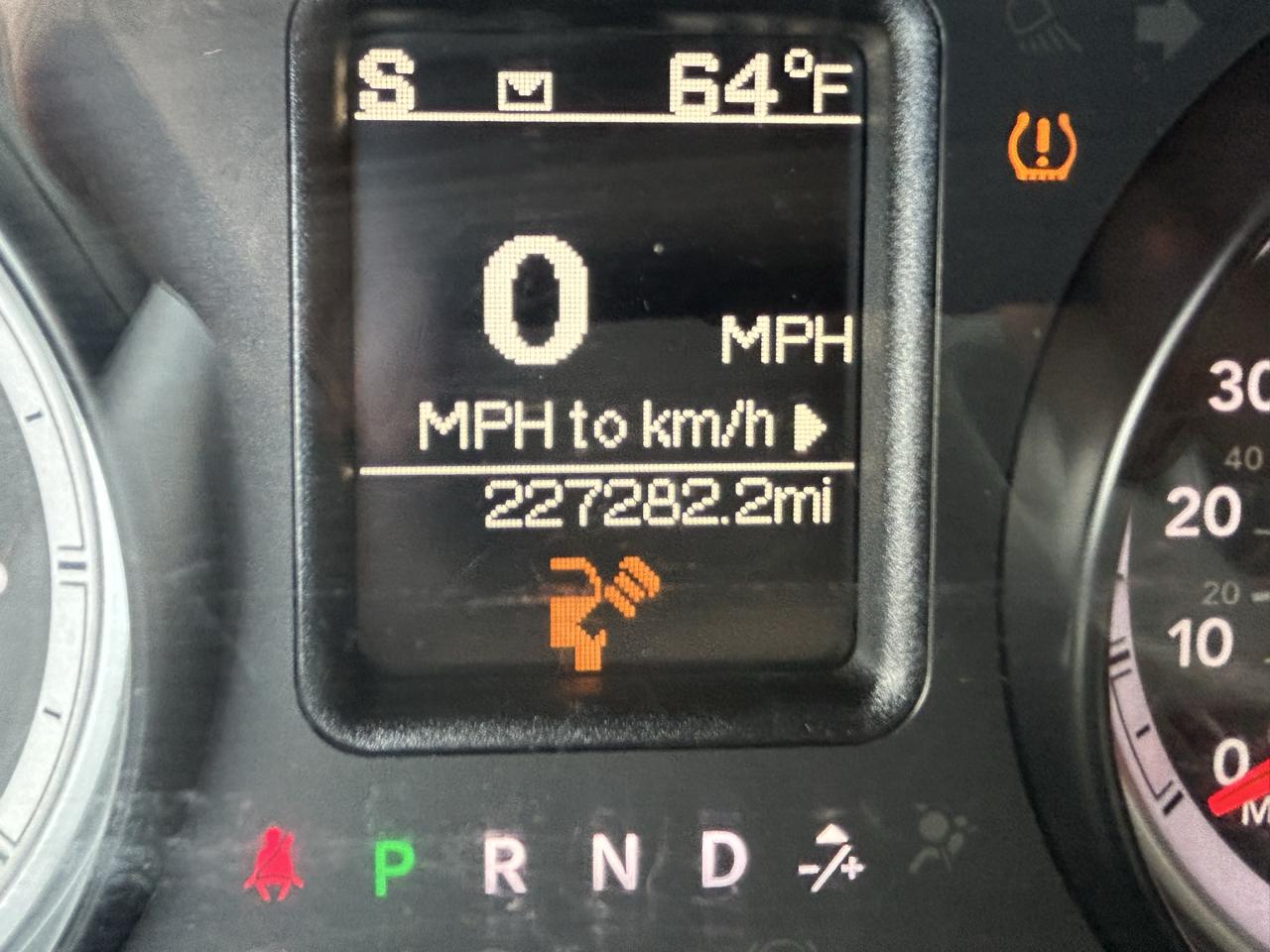RAM 1500 4WD Quad Cab 140.5" SLT 2015