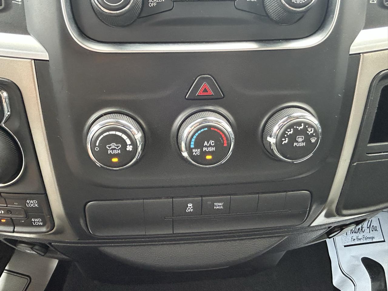 RAM 1500 4WD Quad Cab 140.5" SLT 2015
