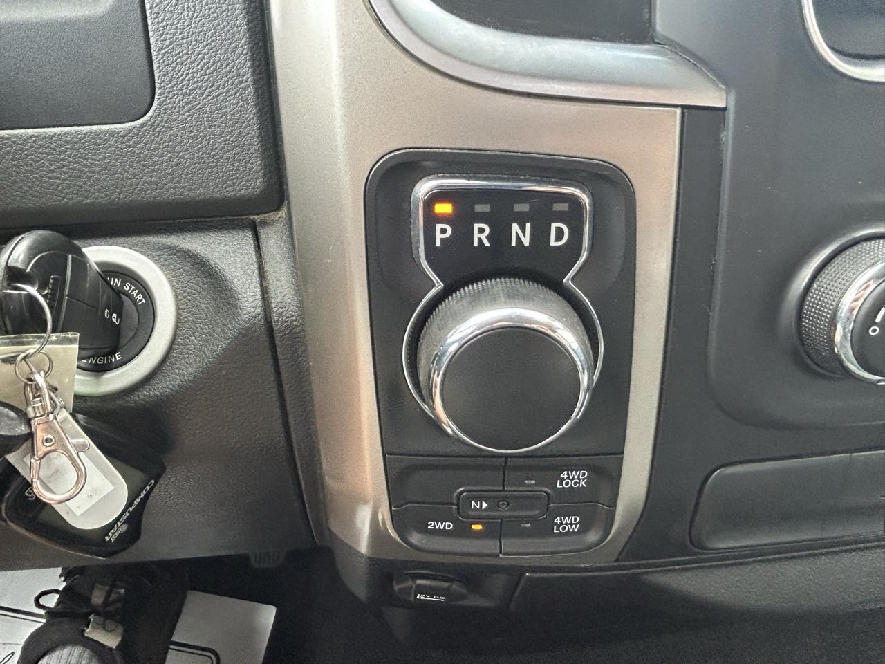 RAM 1500 4WD Quad Cab 140.5" SLT 2015