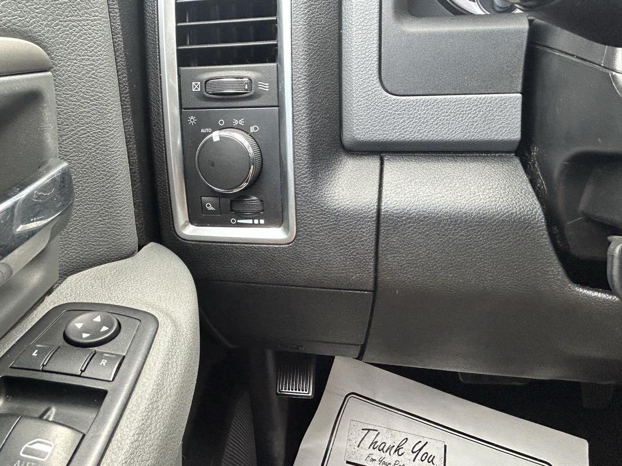 RAM 1500 4WD Quad Cab 140.5" SLT 2015