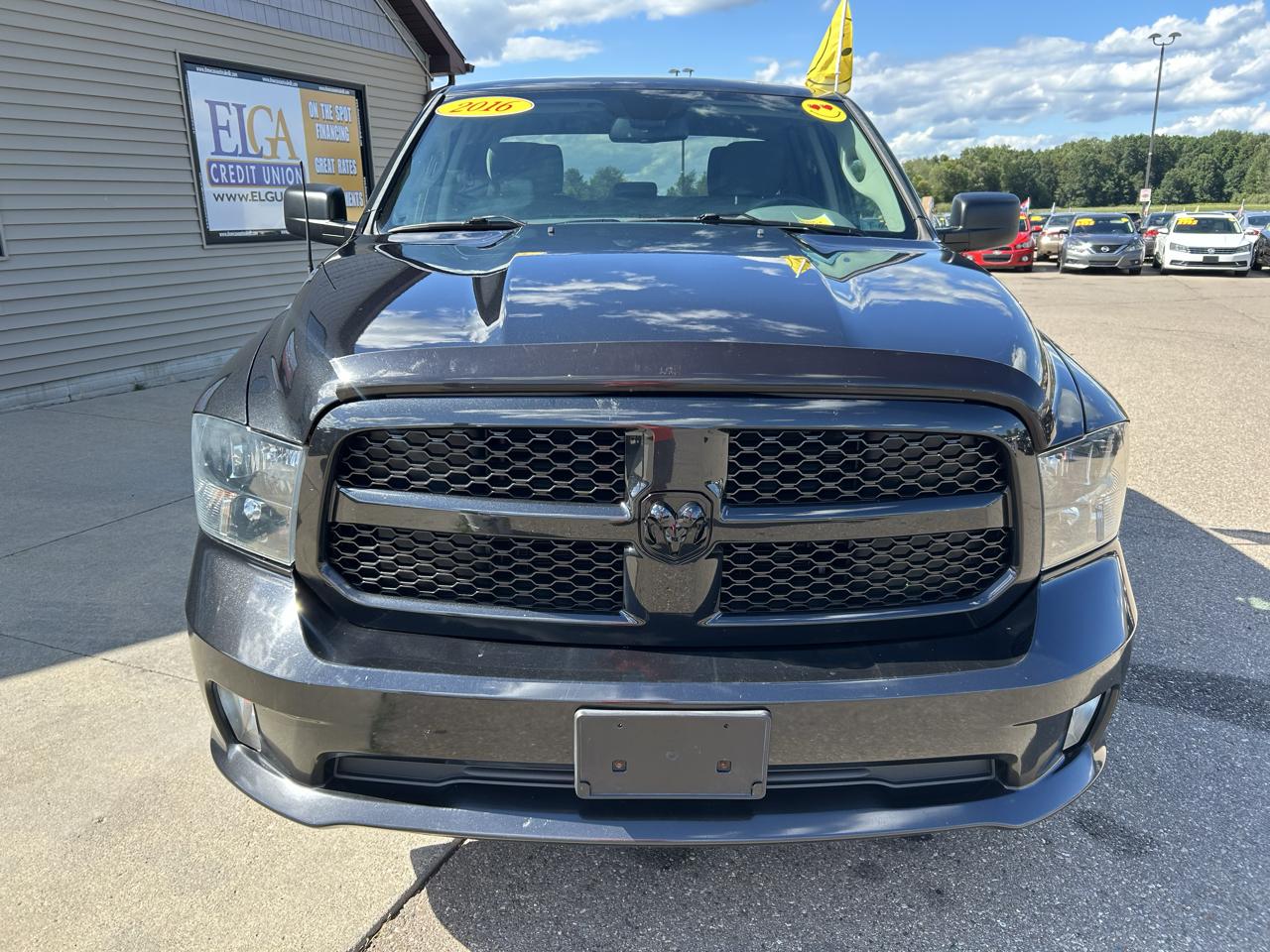 RAM 1500 4WD Quad Cab 140.5" Tradesman 2016