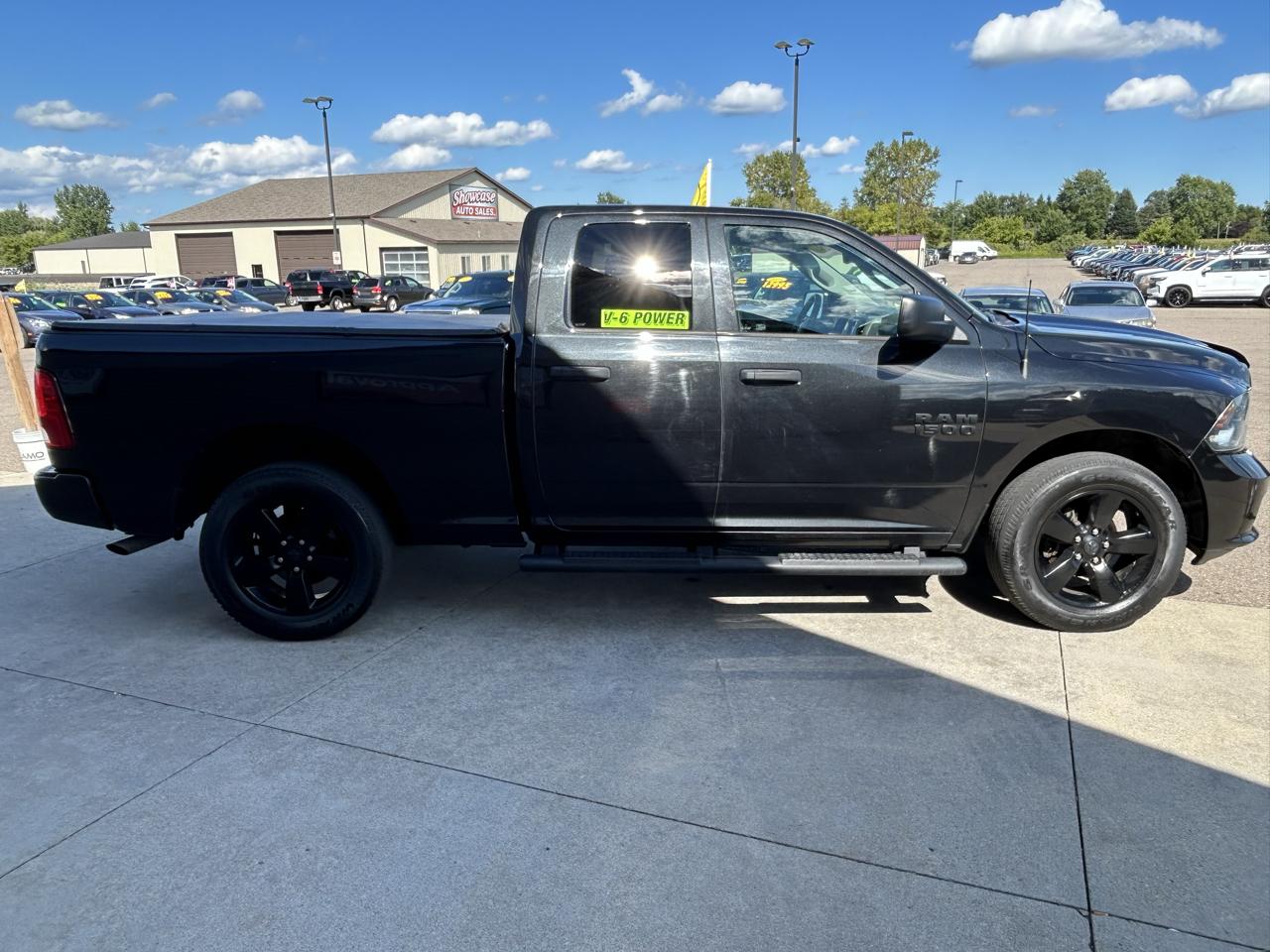 RAM 1500 4WD Quad Cab 140.5" Tradesman 2016