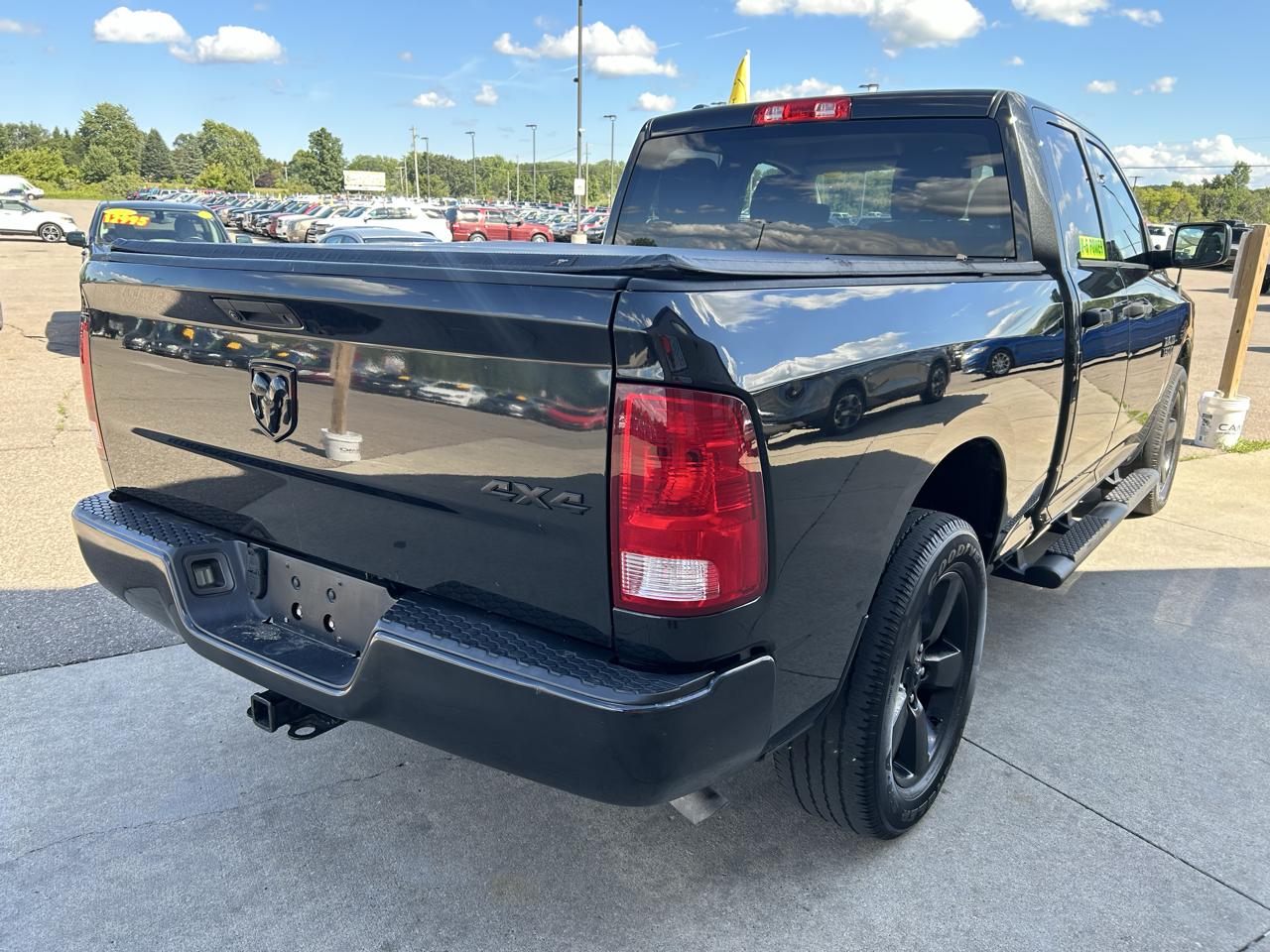 RAM 1500 4WD Quad Cab 140.5" Tradesman 2016