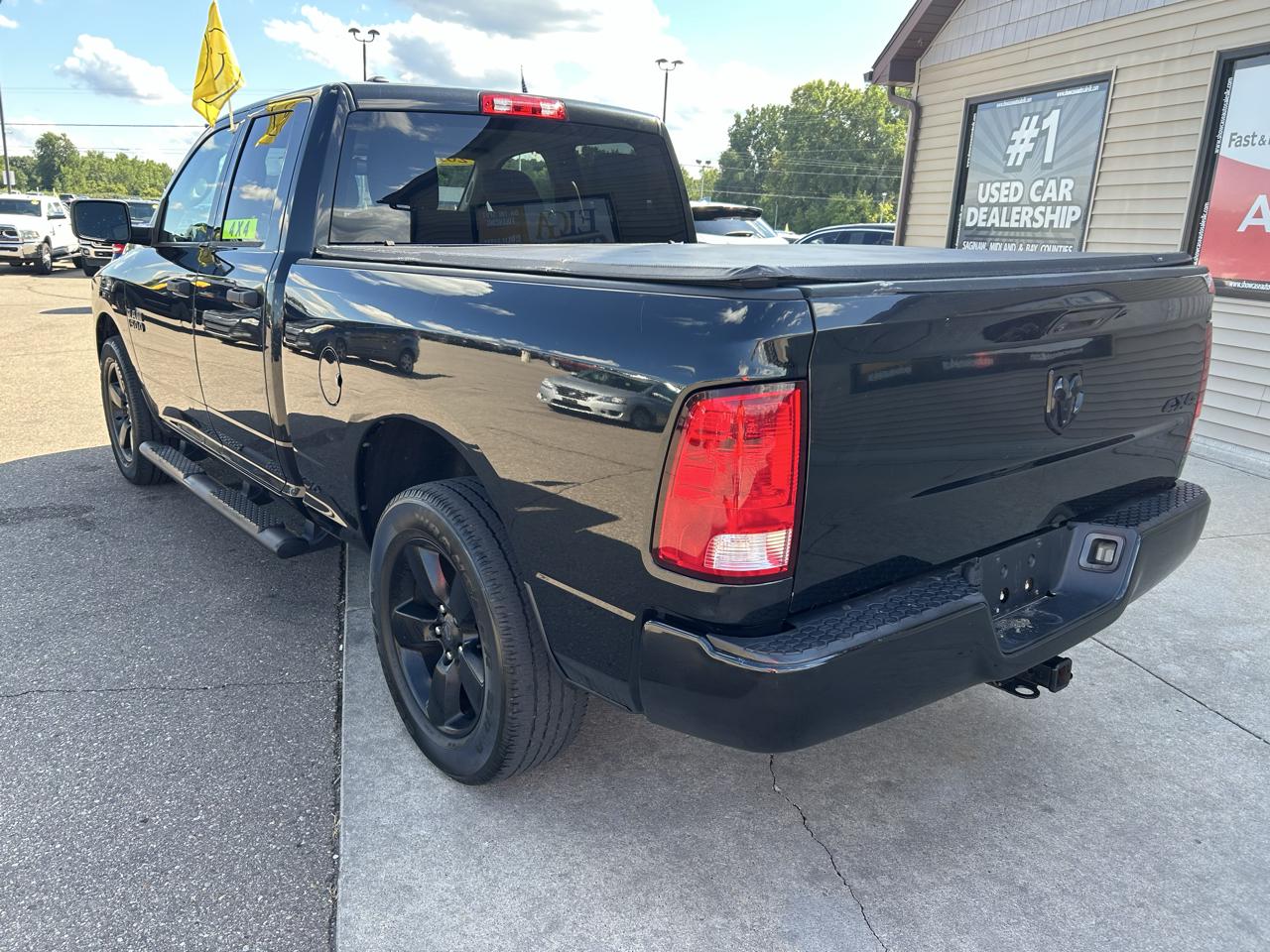 RAM 1500 4WD Quad Cab 140.5" Tradesman 2016