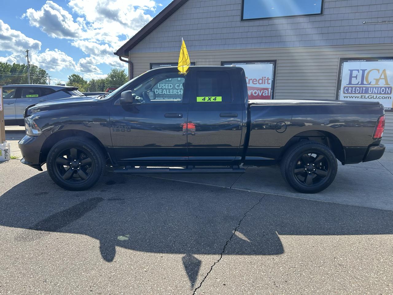 RAM 1500 4WD Quad Cab 140.5" Tradesman 2016