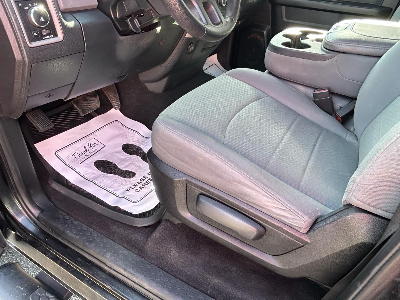 RAM 1500 4WD Quad Cab 140.5" Tradesman 2016