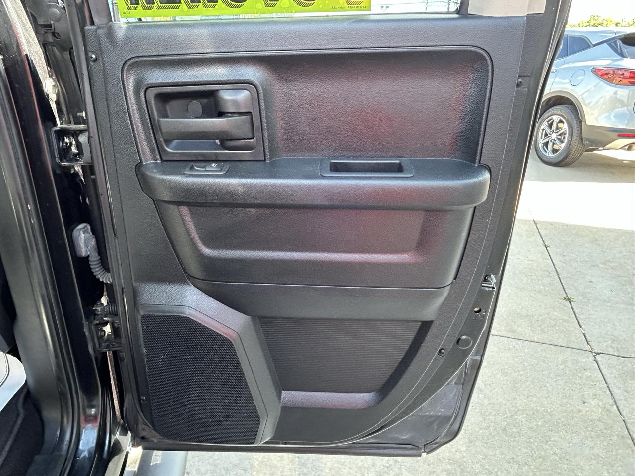 RAM 1500 4WD Quad Cab 140.5" Tradesman 2016