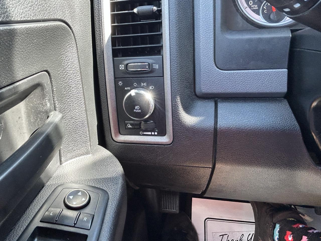 RAM 1500 4WD Quad Cab 140.5" Tradesman 2016