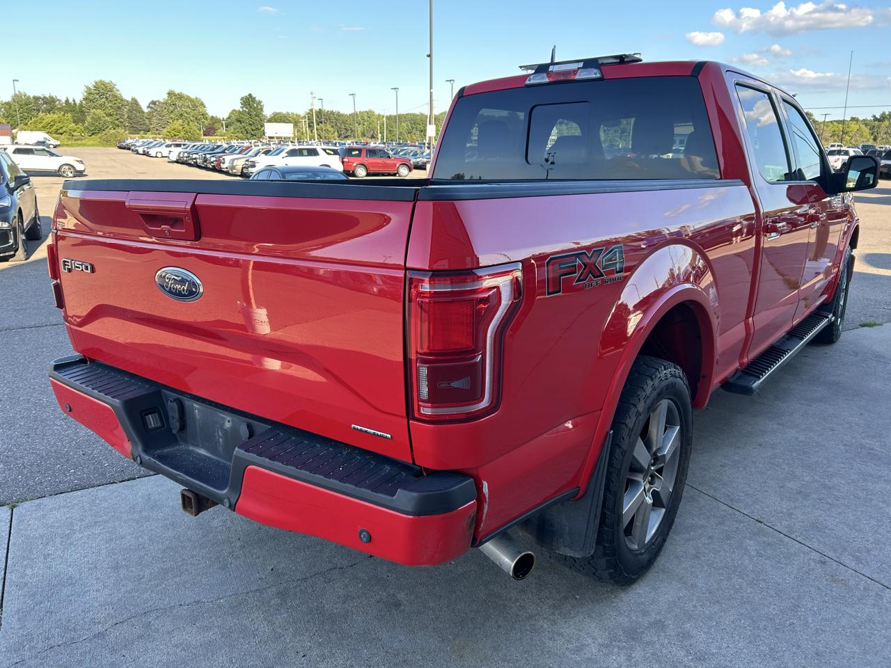 Ford F-150 4WD SuperCrew 157" Lariat w/HD Payload Pkg 2015