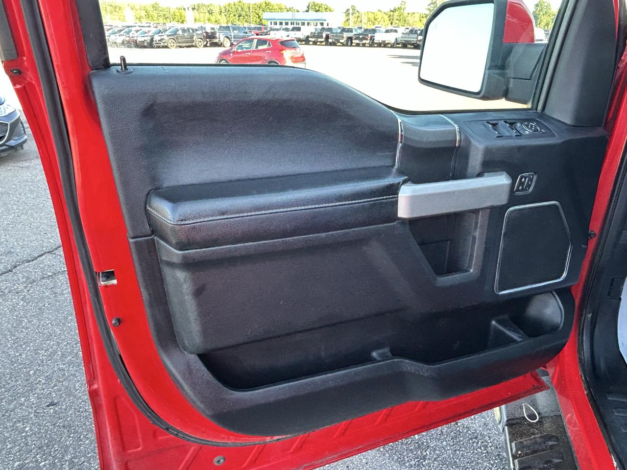 Ford F-150 4WD SuperCrew 157" Lariat w/HD Payload Pkg 2015