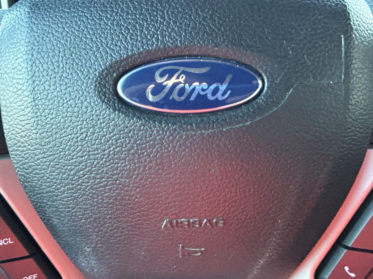 Ford F-150 4WD SuperCrew 157" Lariat w/HD Payload Pkg 2015
