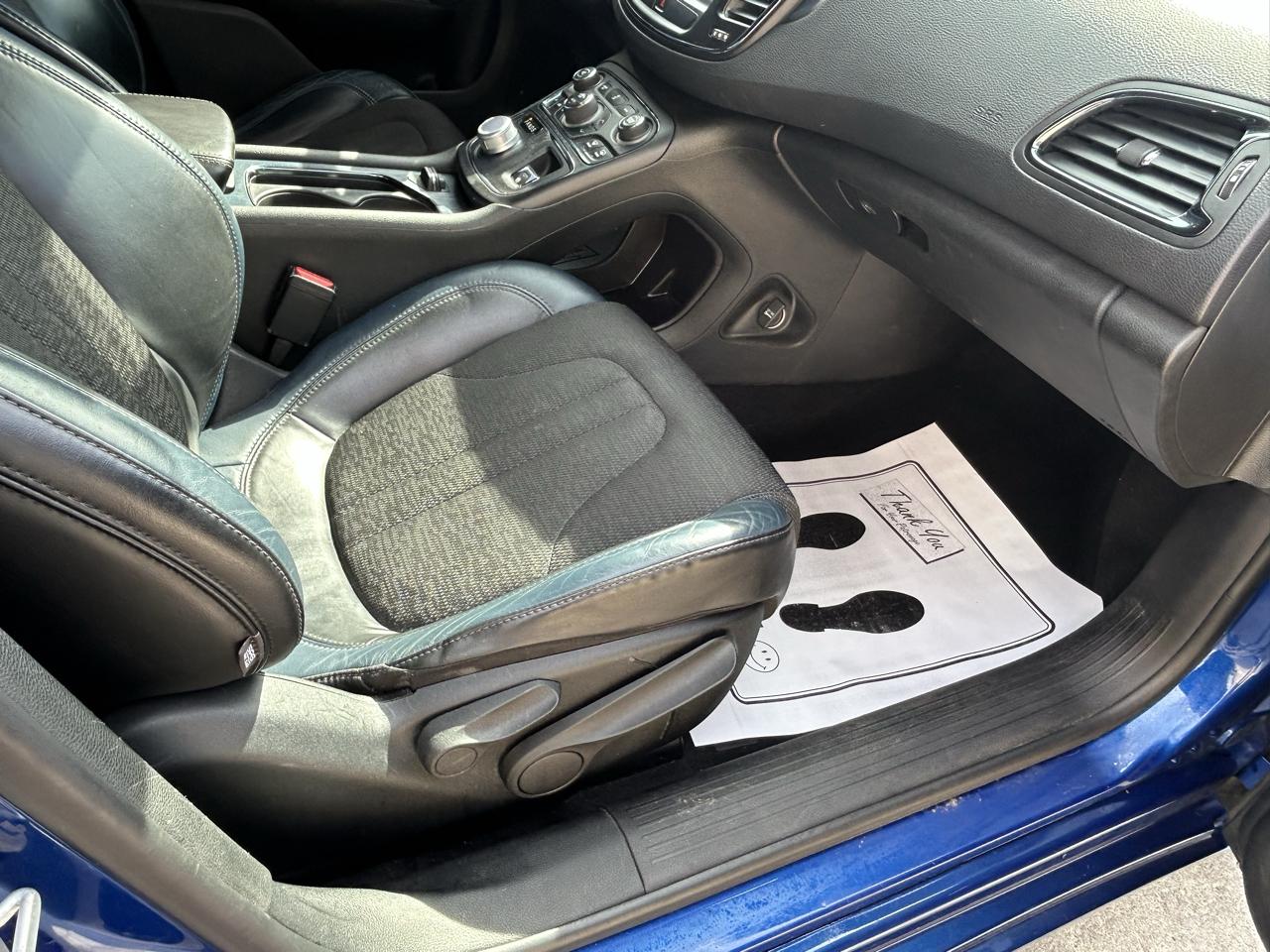 Chrysler 200 4dr Sdn S FWD 2015