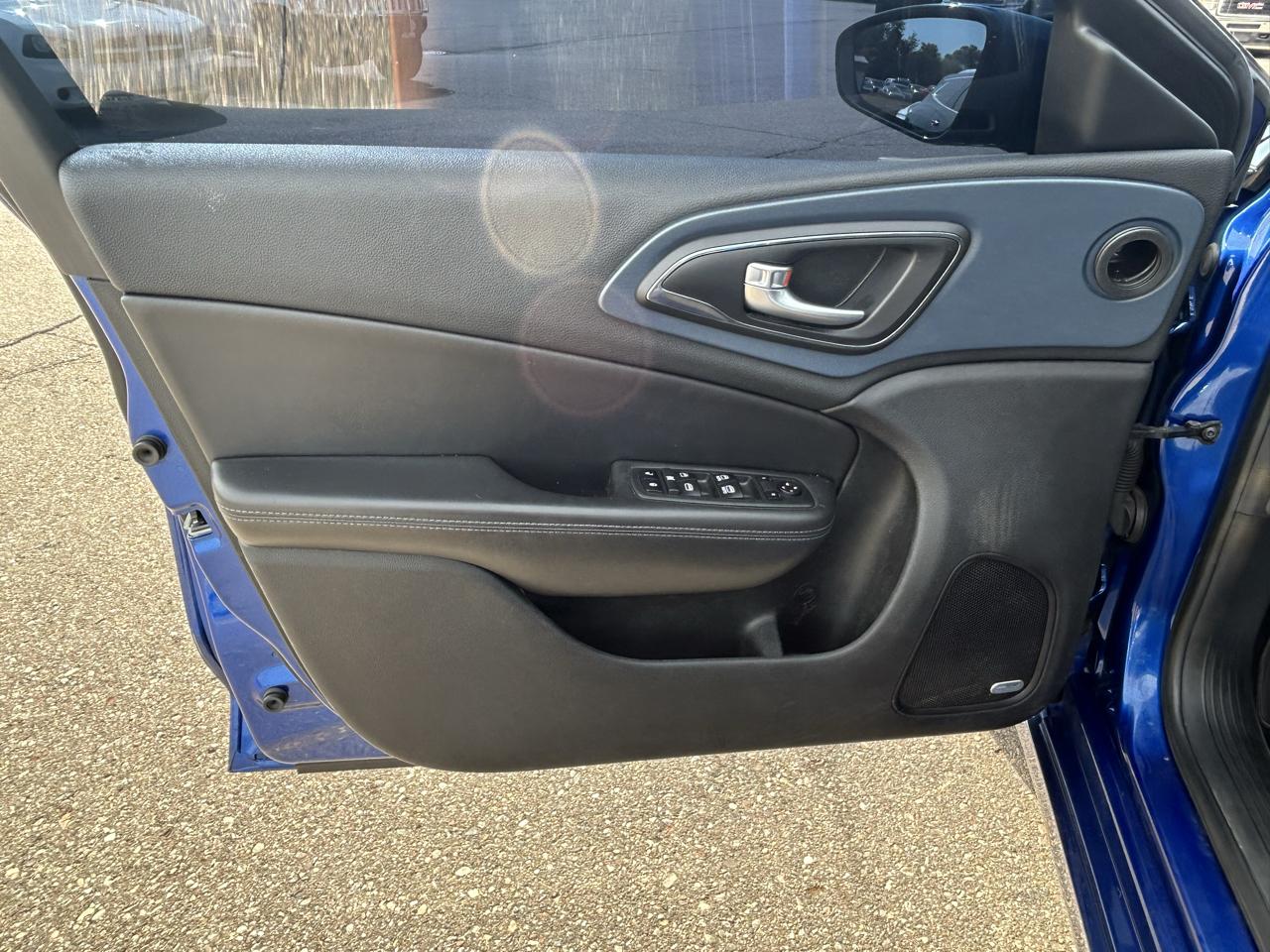 Chrysler 200 4dr Sdn S FWD 2015
