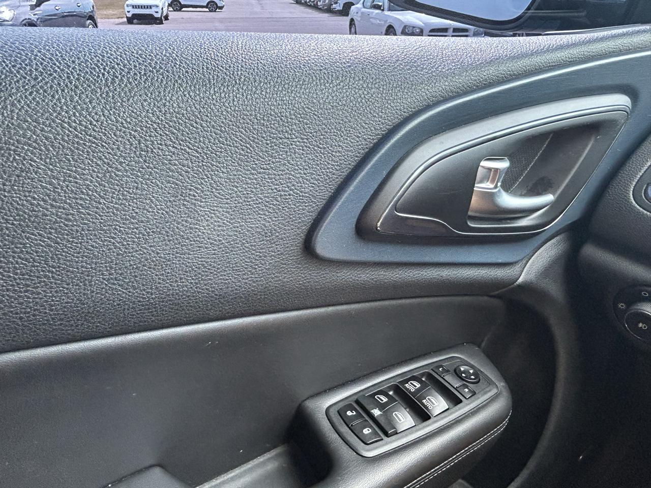 Chrysler 200 4dr Sdn S FWD 2015