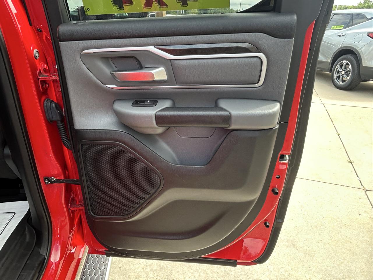 RAM 1500 Big Horn 4x4 Quad Cab 6'4" Box 2020