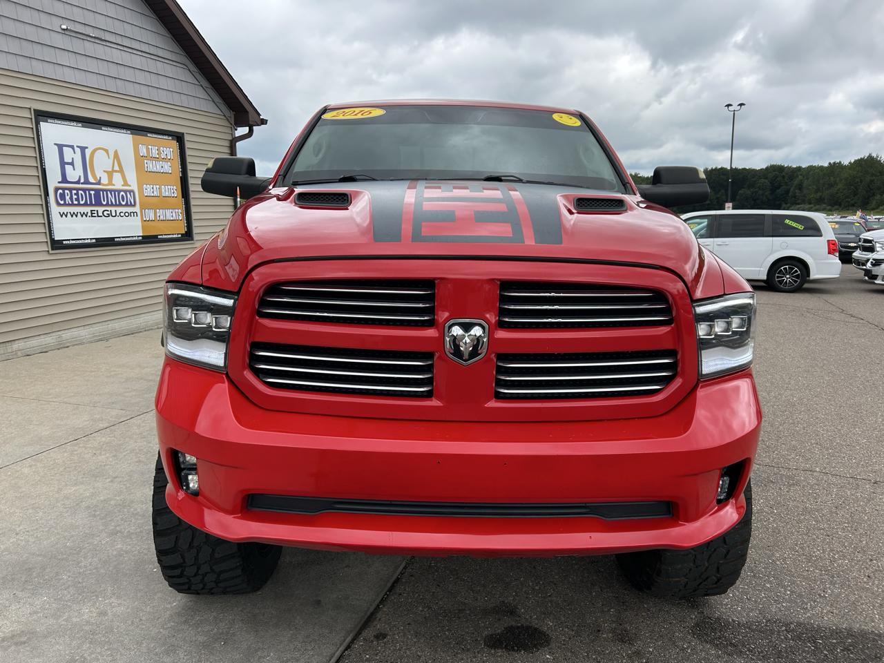 RAM 1500 4WD Quad Cab 140.5" Sport 2016