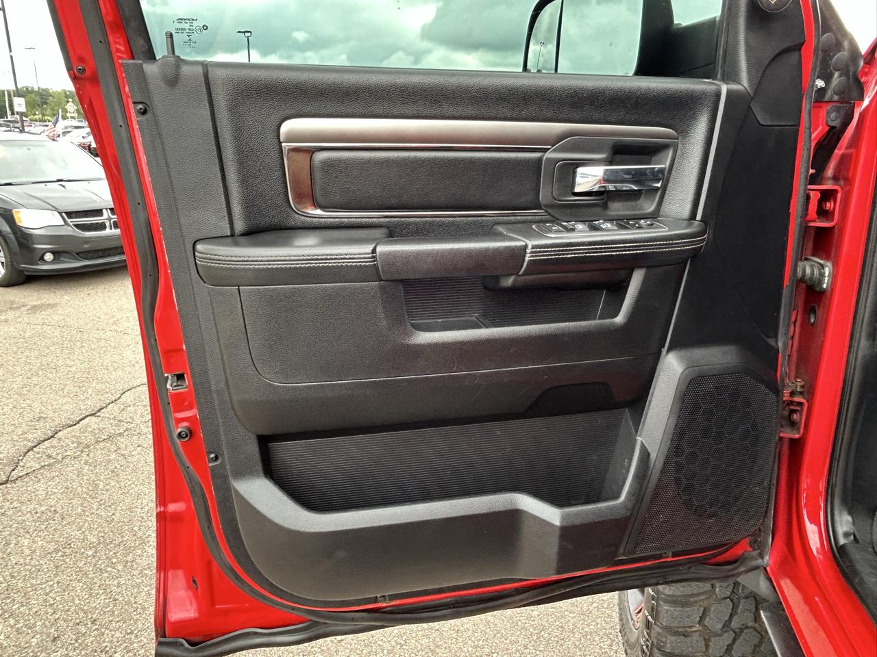 RAM 1500 4WD Quad Cab 140.5" Sport 2016