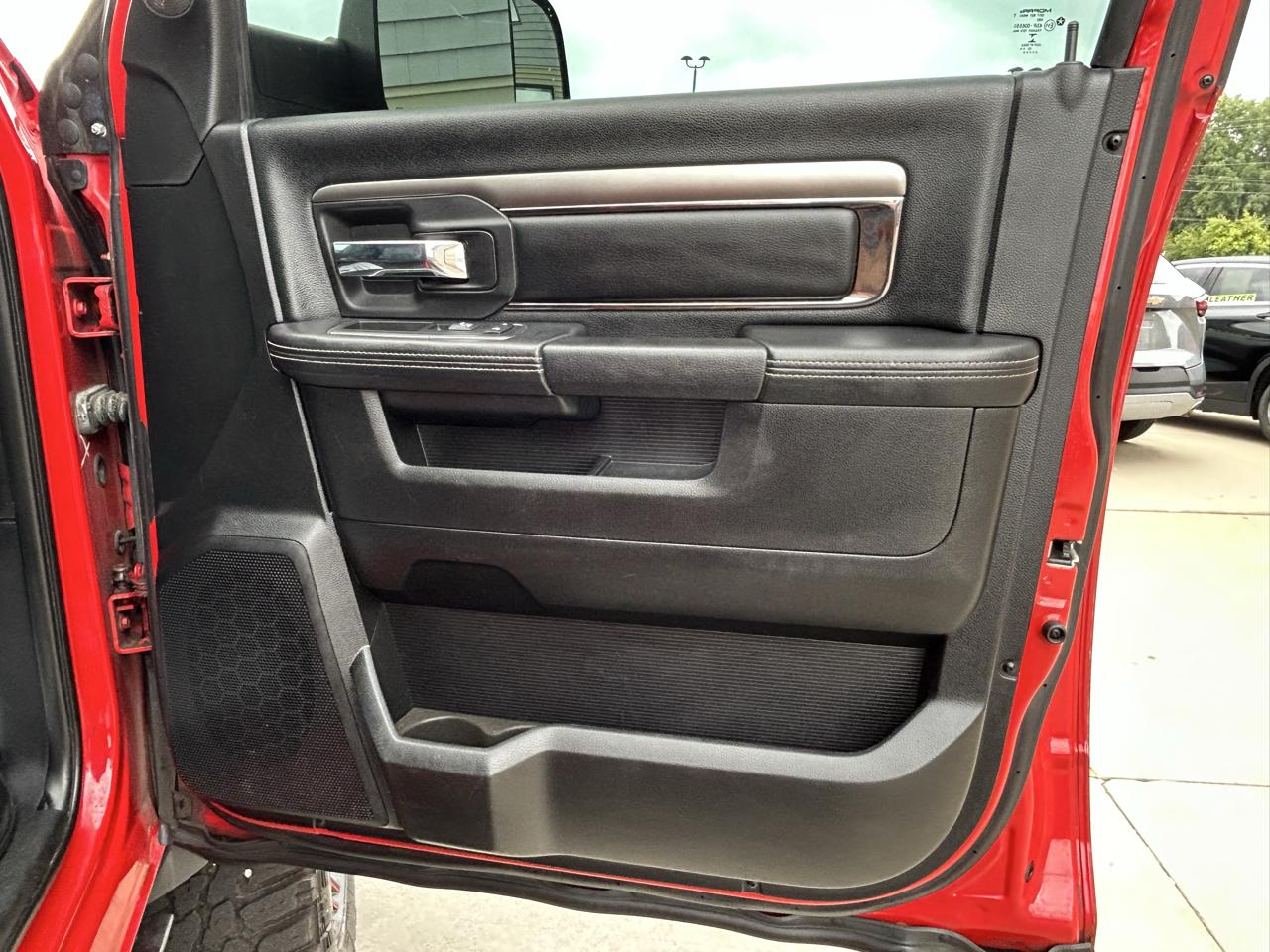 RAM 1500 4WD Quad Cab 140.5" Sport 2016