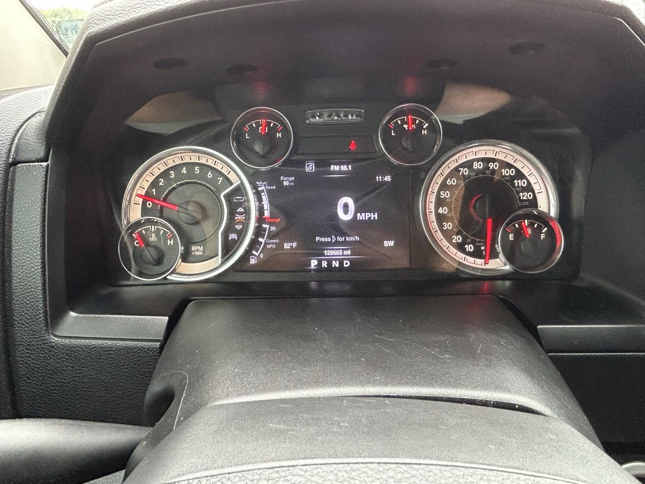 RAM 1500 4WD Quad Cab 140.5" Sport 2016