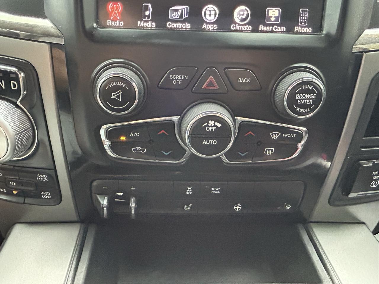 RAM 1500 4WD Quad Cab 140.5" Sport 2016