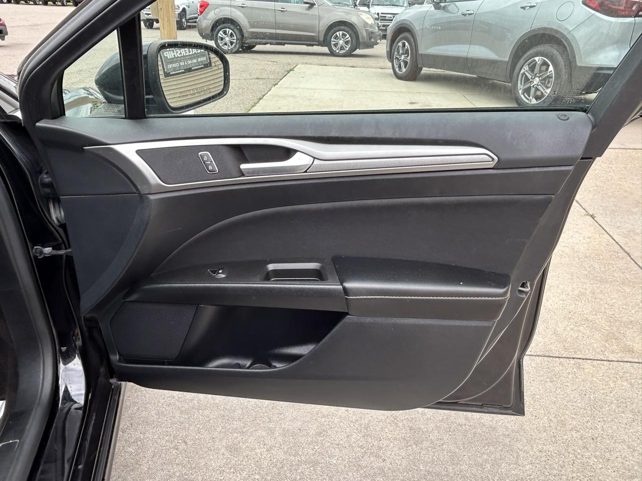 Ford Fusion SE FWD 2020