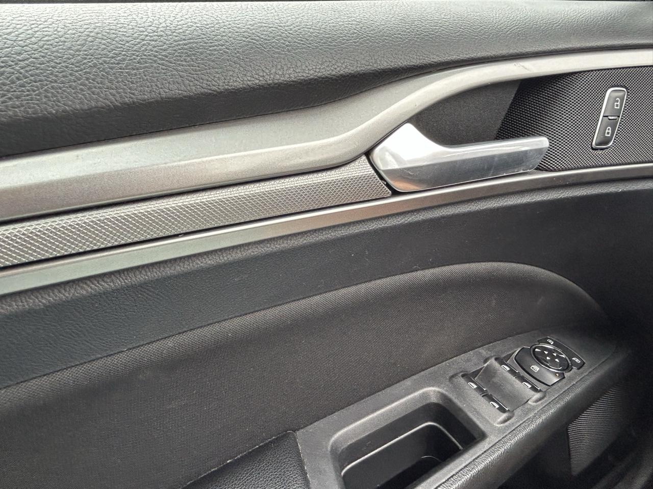Ford Fusion SE FWD 2020