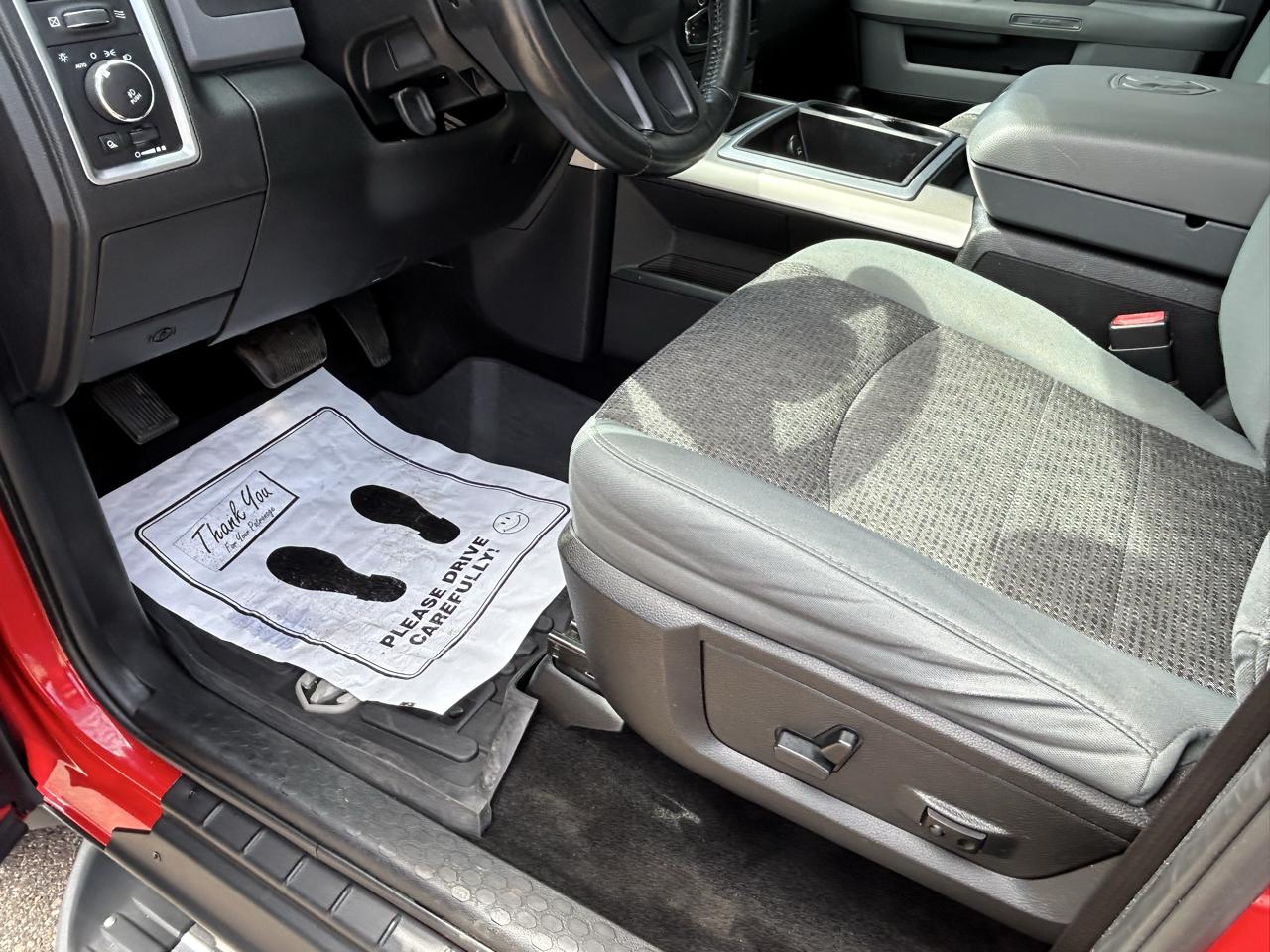 RAM 1500 4WD Crew Cab 140.5" Big Horn 2014