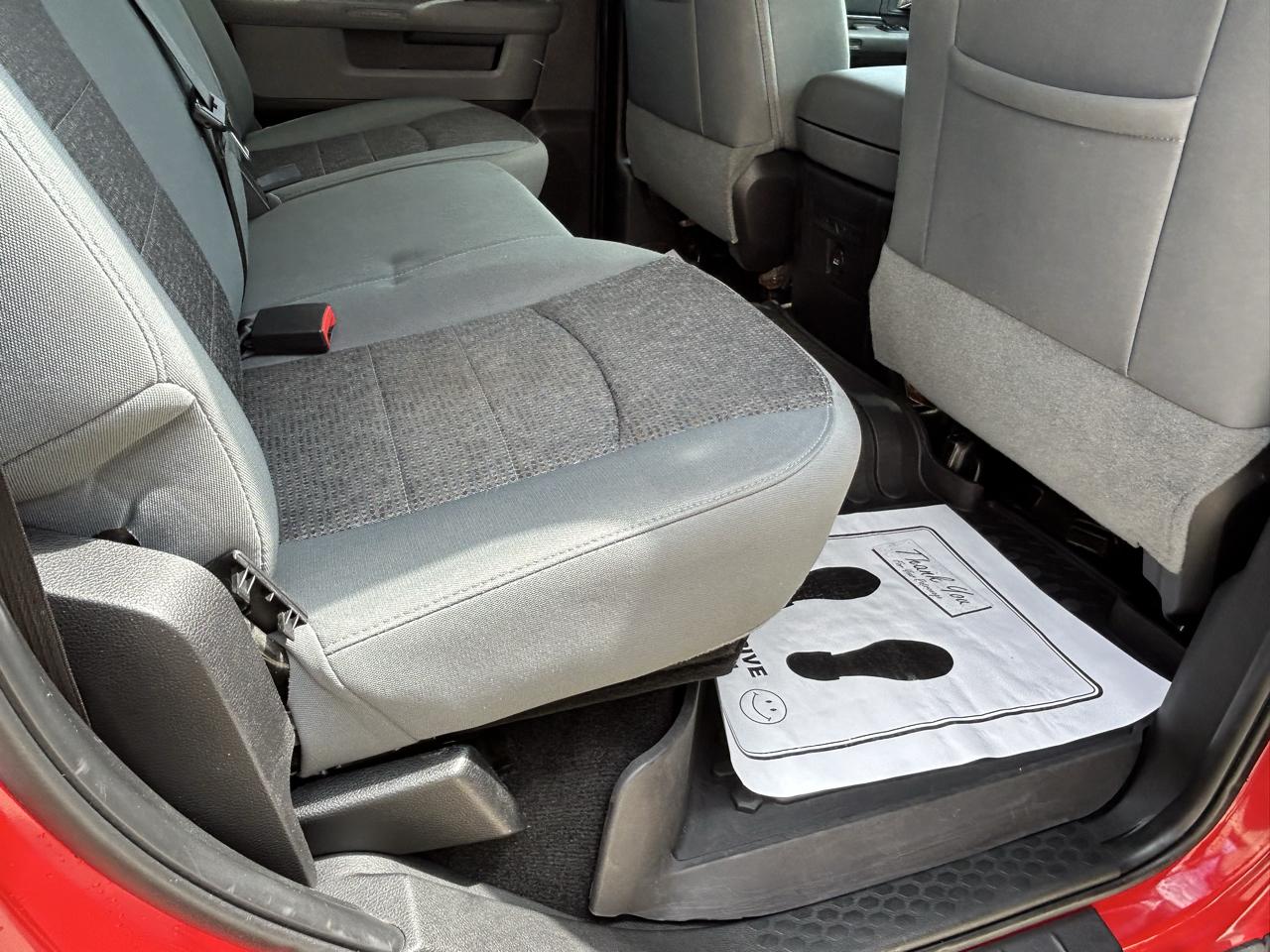 RAM 1500 4WD Crew Cab 140.5" Big Horn 2014