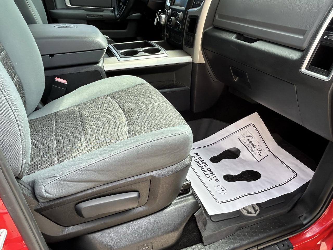 RAM 1500 4WD Crew Cab 140.5" Big Horn 2014