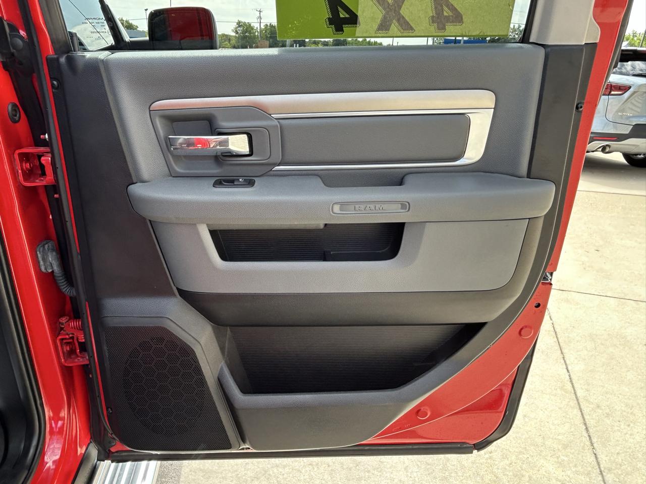 RAM 1500 4WD Crew Cab 140.5" Big Horn 2014