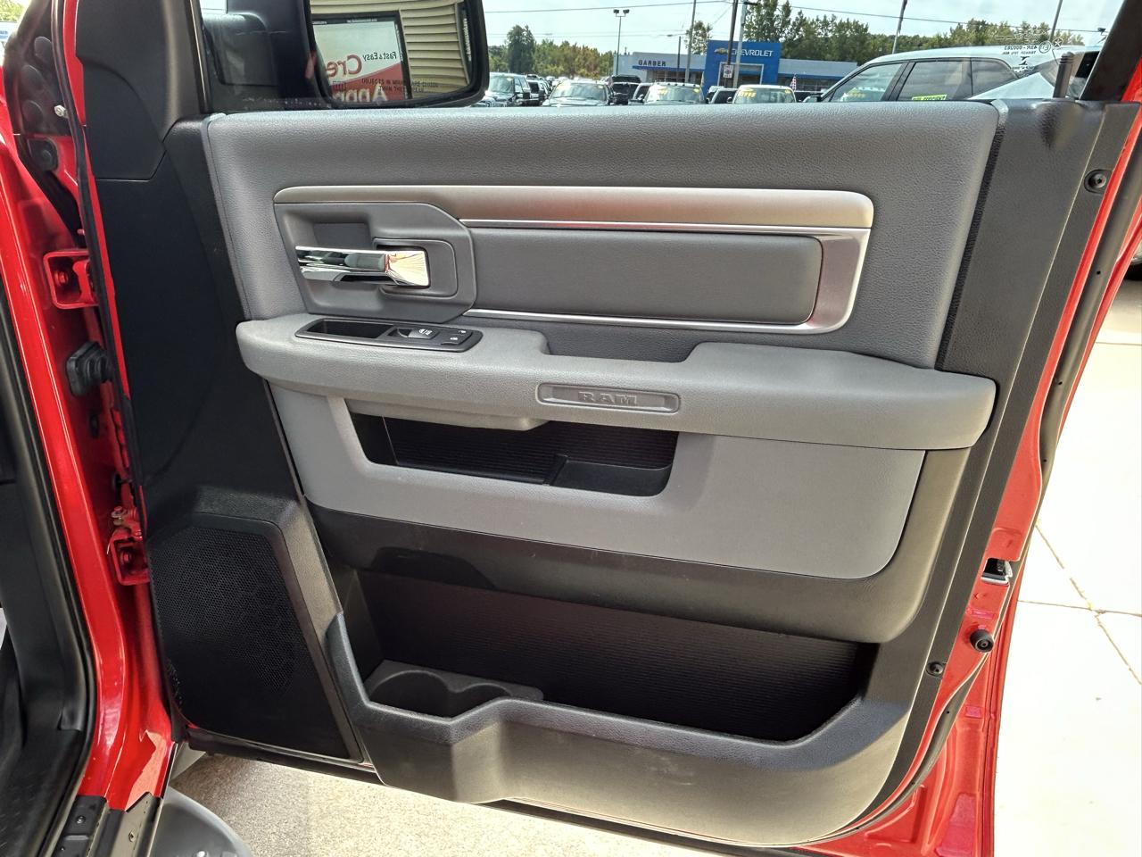 RAM 1500 4WD Crew Cab 140.5" Big Horn 2014